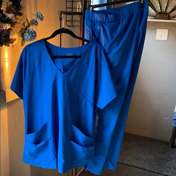 Barco One Wellness royal blue XL scrub set